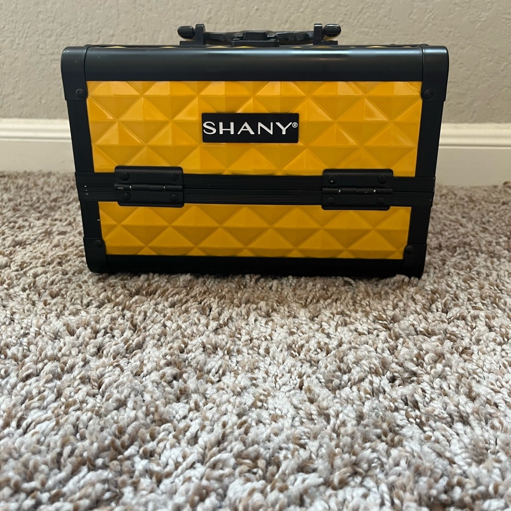 ❤️ Shany cosmetic train case VGUC ❤️